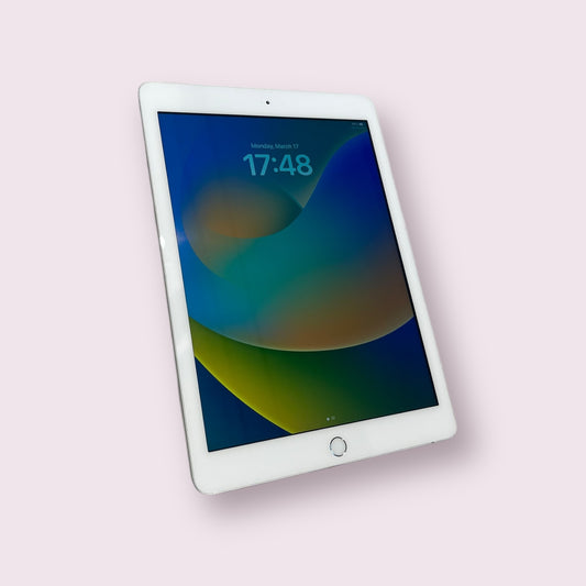 Apple iPad 5th Gen 128GB White Silver - Wifi - Grade B