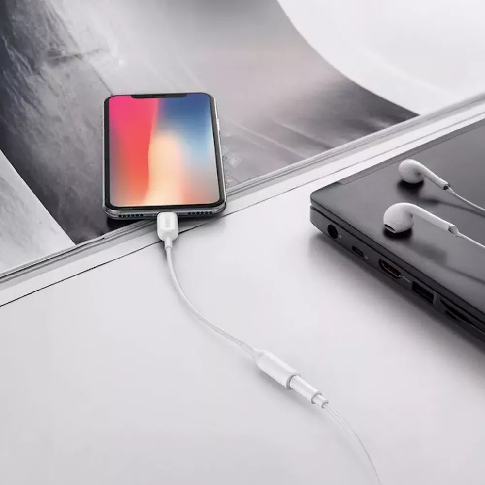 Anker - MFI Lightning to 3.5mm Headphone Jack Adapter - White
