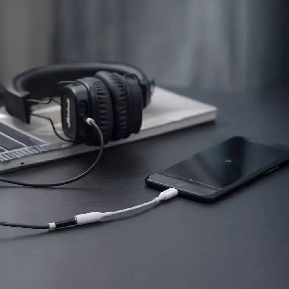 Anker - MFI Lightning to 3.5mm Headphone Jack Adapter - White