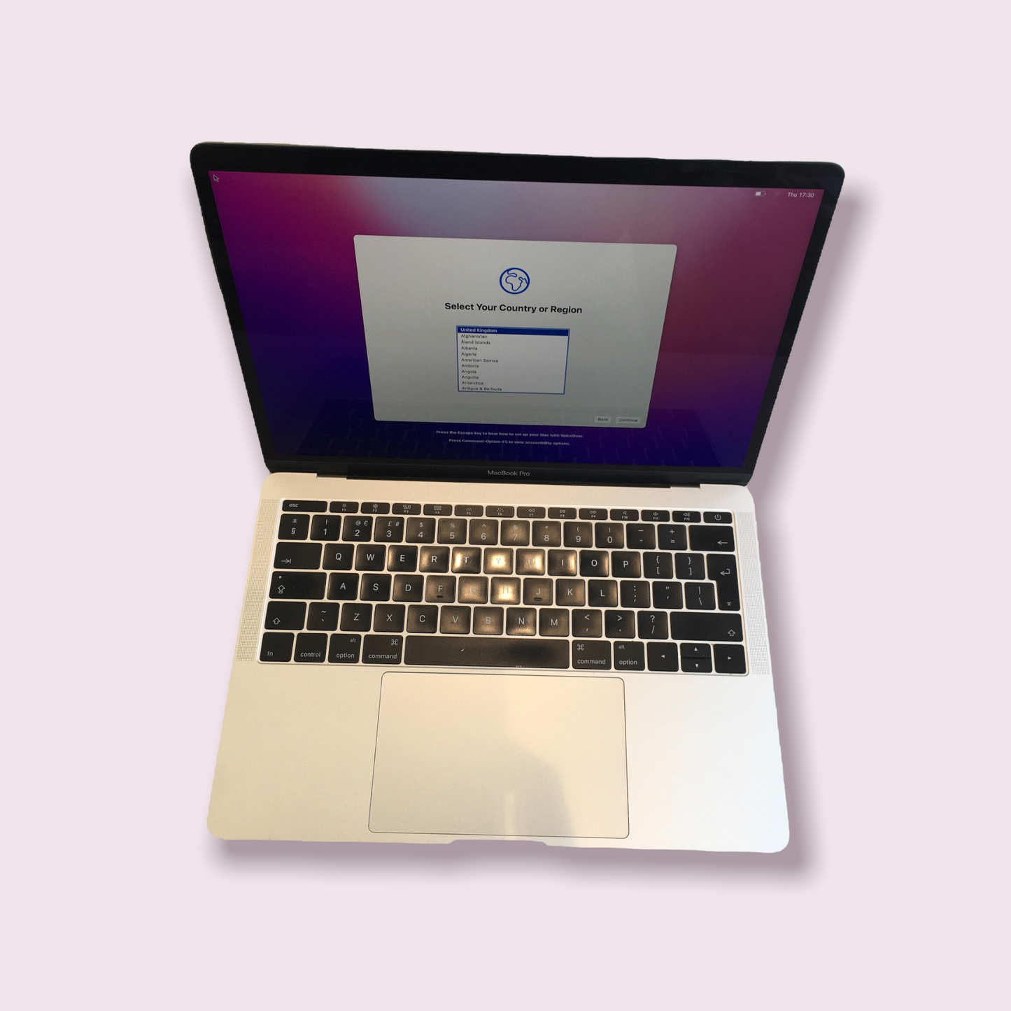 Apple Macbook pro 13" retina A1708 2016 Silver - 8GB RAM, i5 @ 2.0GHz 256GB SSD Mac OS Monterey