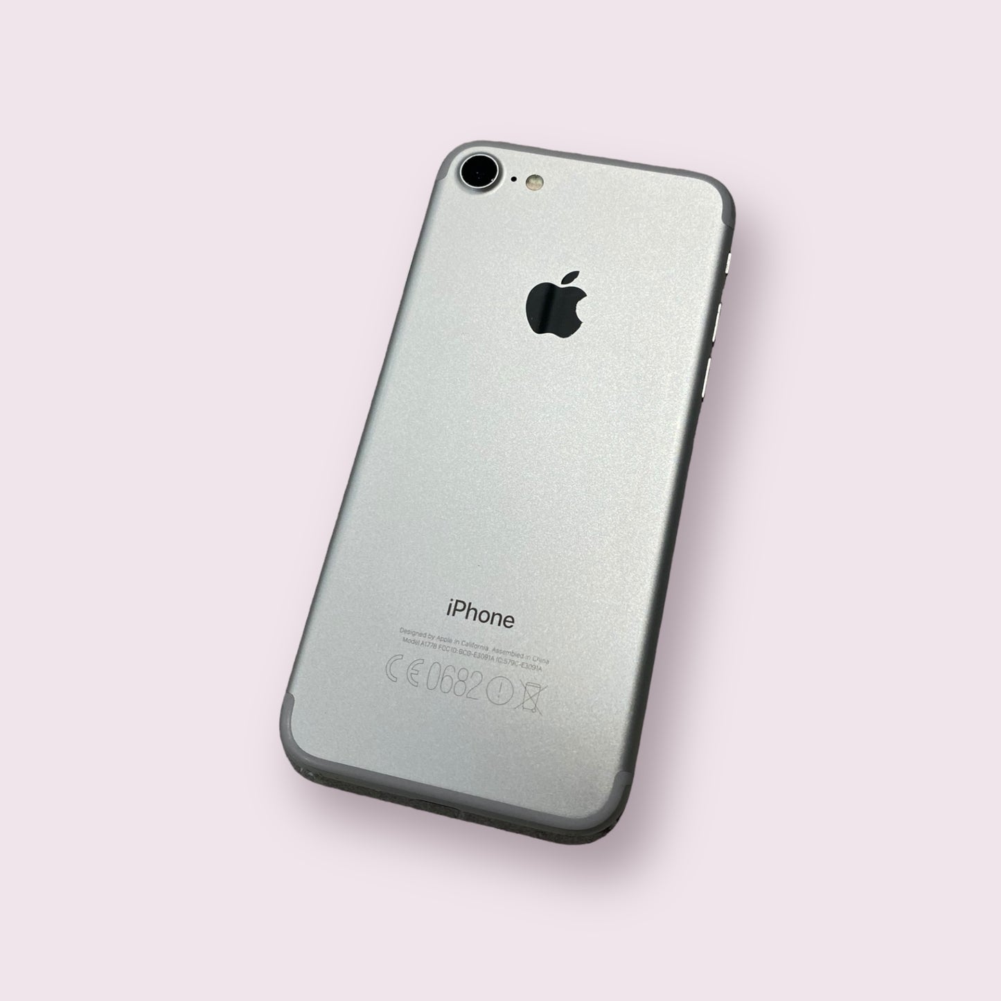 Apple iPhone 7 128gb Silver-  Unlocked - Grade B