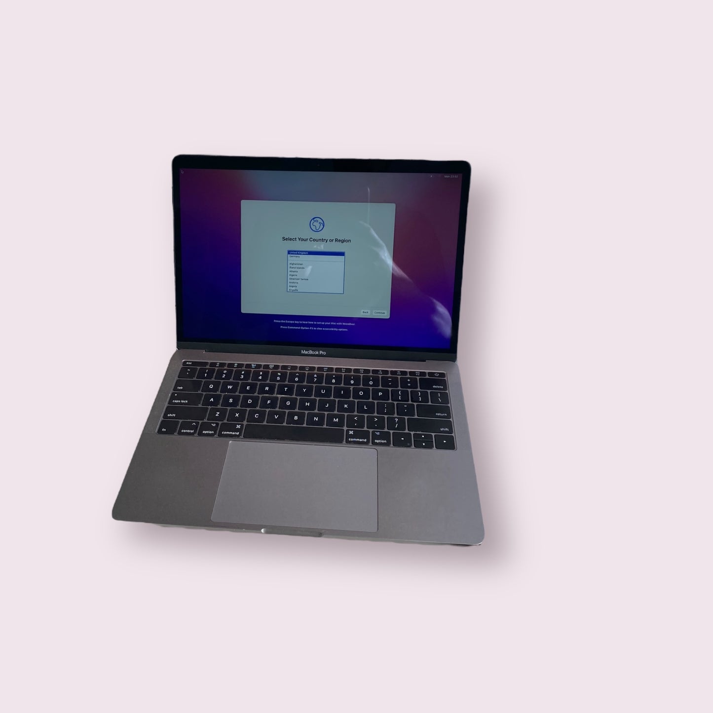 Apple Macbook pro 13" retina A1708 2017 Space Grey - i7 @ 2.5GHz, 16GB RAM, 512GB SSD Mac OS Monterey