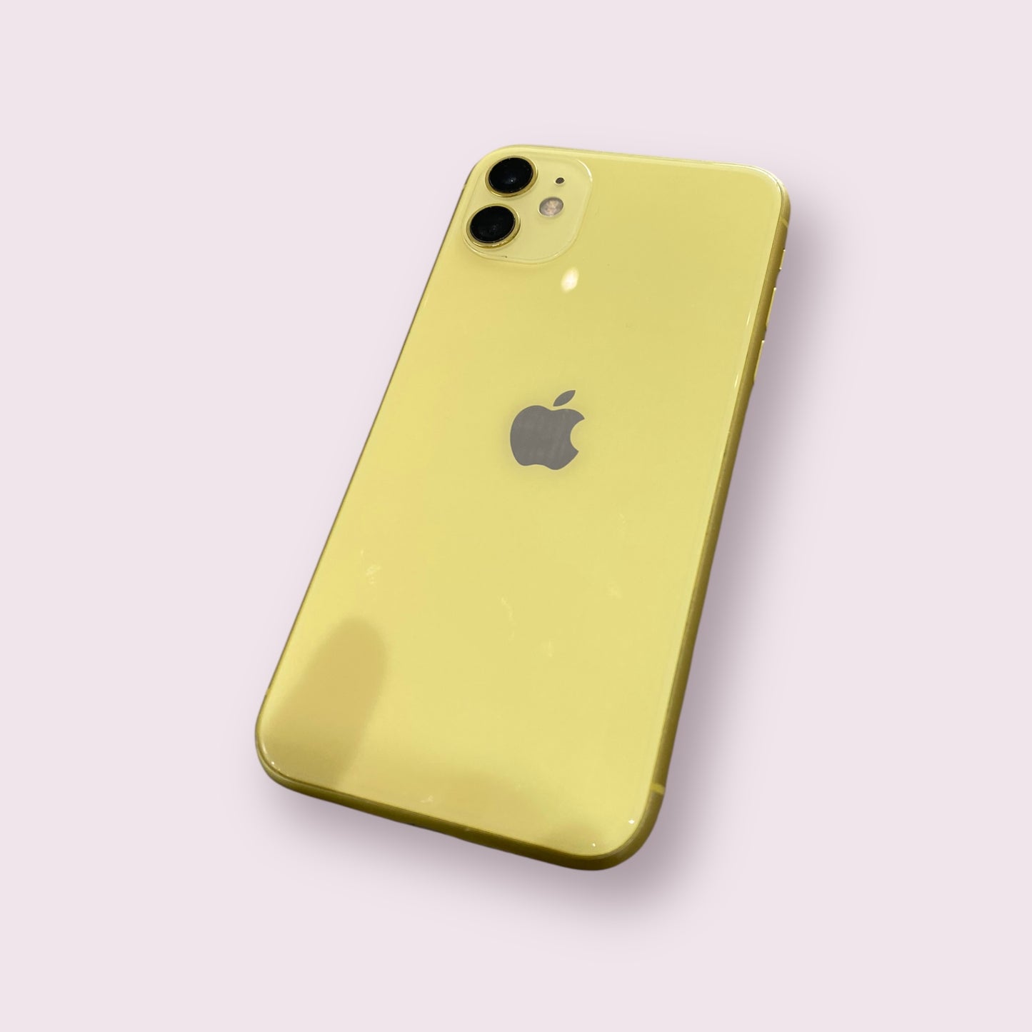 Apple iPhone 11 64GB Yellow - Unlocked - Grade B - BH100% - AM LCD