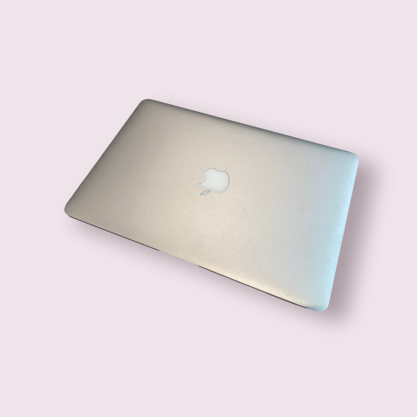 Apple Macbook air 13" A1466 2017 - 8gb RAM, i7, 128gb SSD, Mac OS Catalina