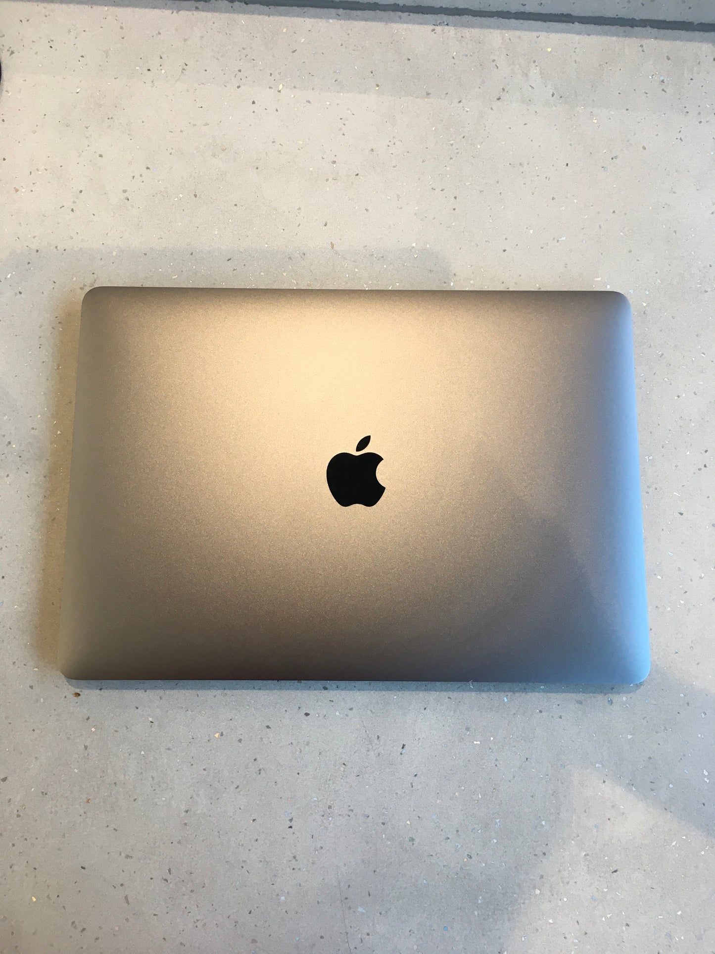 Apple MacBook Pro 13.3" M1 Retina A2338 2020 Space Grey - 8GB Ram, M1 CPU, 256GB SSD, Sequoia