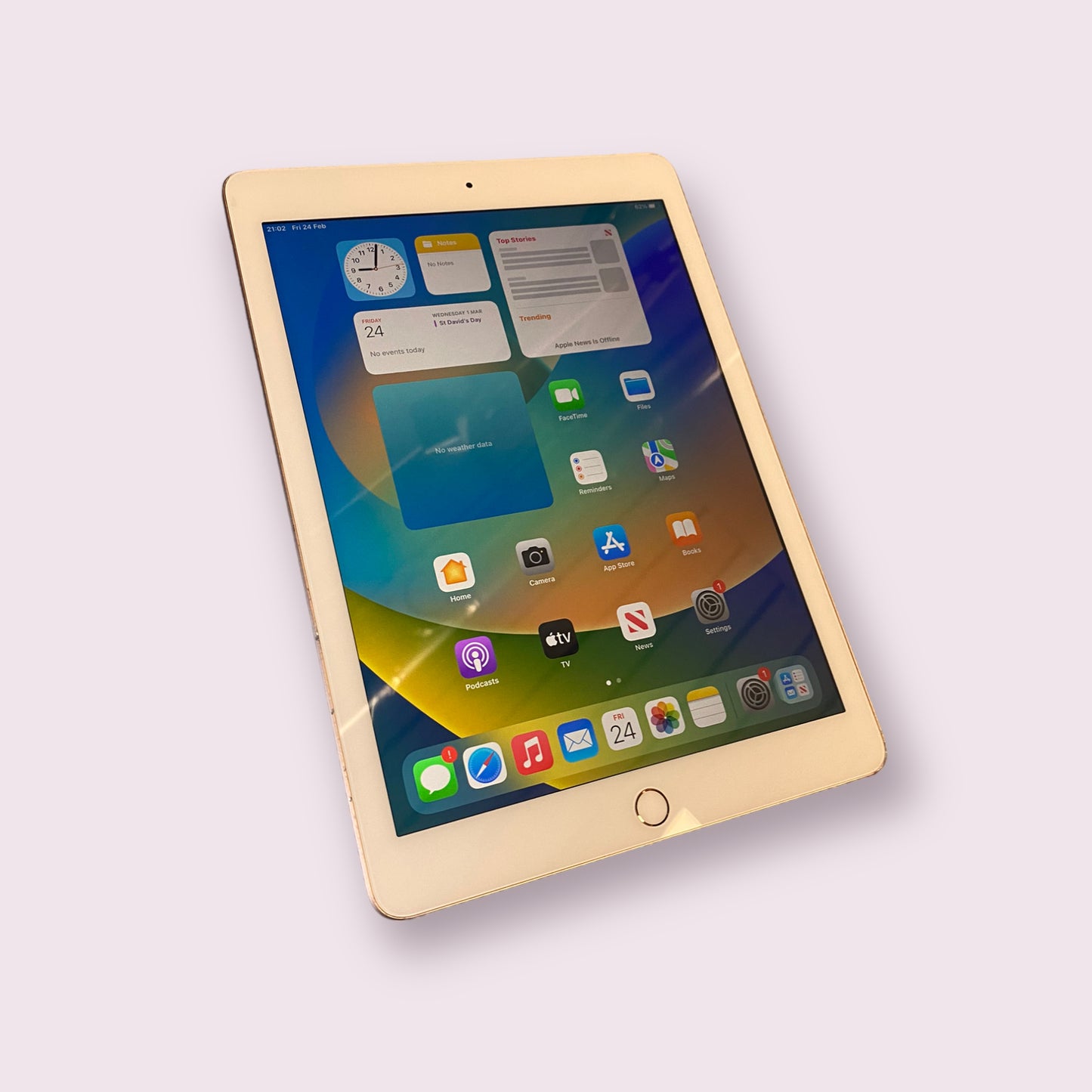 Apple iPad 6th Gen 32GB Rose Gold - Cellular - Unlocked - Grade B