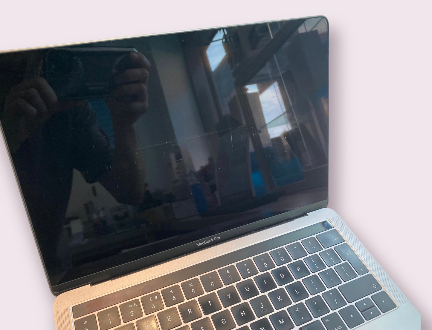 Apple Macbook pro 13" retina A1706 2016 TouchBar Space Grey - 8GB RAM, i5 @ 2.0GHz 256GB SSD Mac OS Monterey