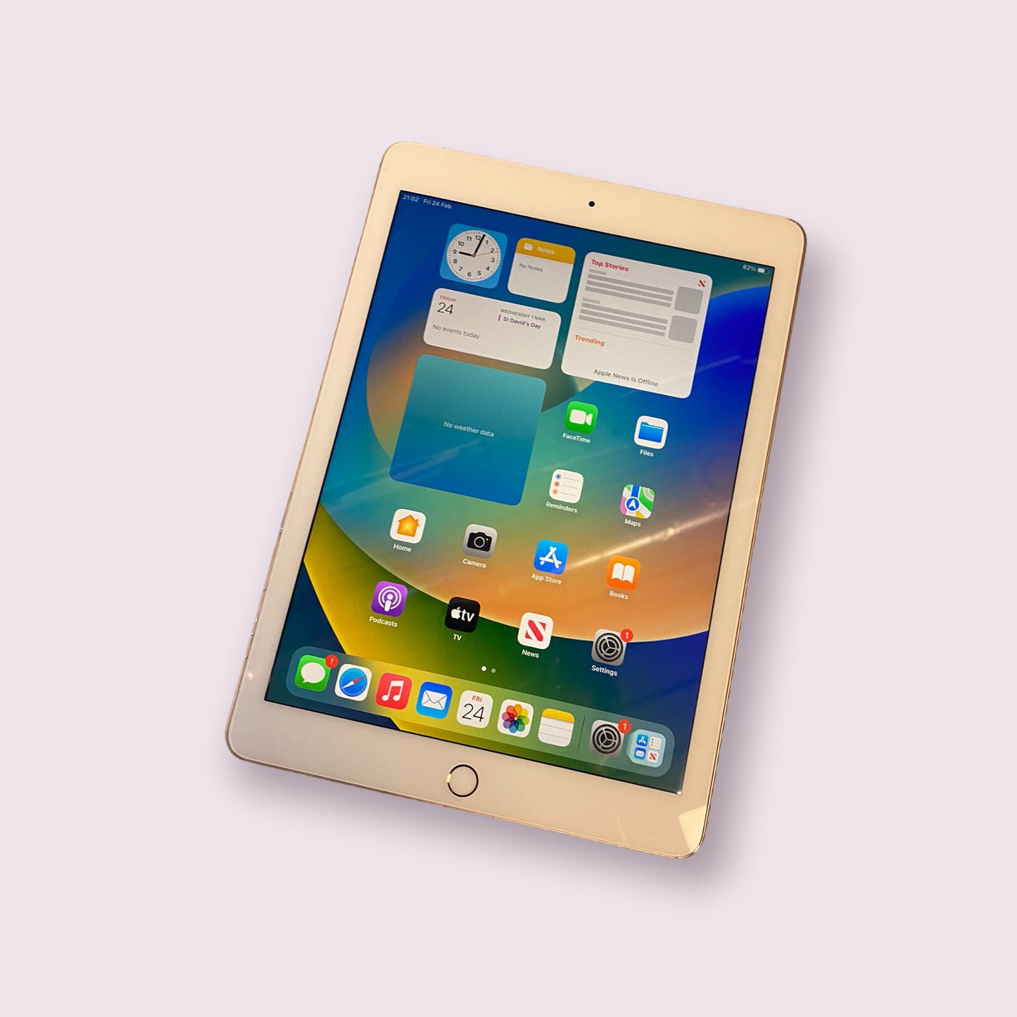 Apple iPad 6th Gen 32GB Rose Gold - Cellular - Unlocked - Grade B